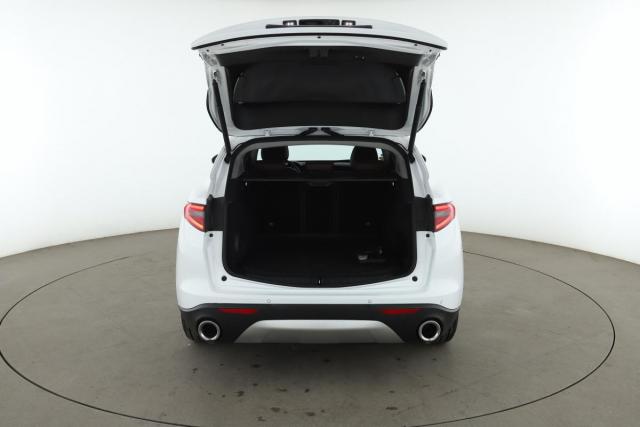 Alfa Romeo Stelvio image 3
