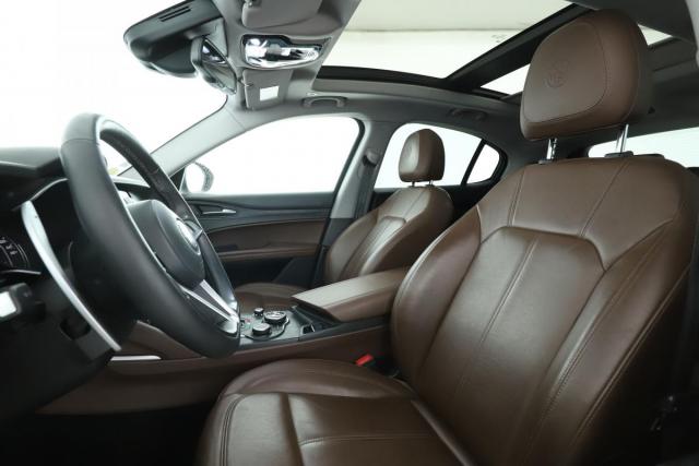 Alfa Romeo Stelvio image 4