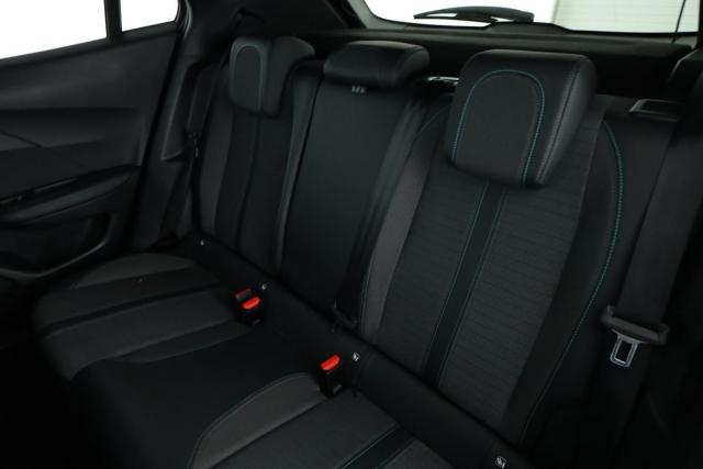Peugeot 2008 image 8