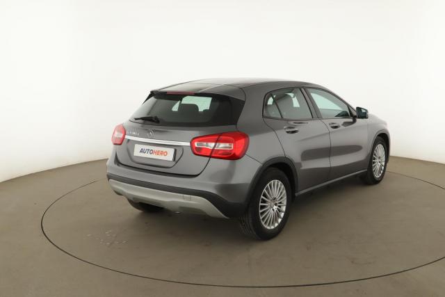 Mercedes Benz Gla image 2