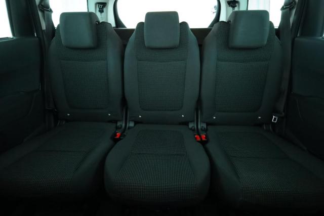 Peugeot 5008 image 2