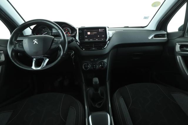 Peugeot 2008 image 2