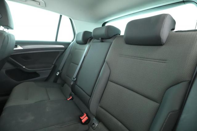 Volkswagen Golf image 8