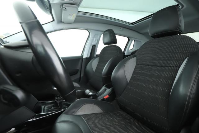 Peugeot 2008 image 1