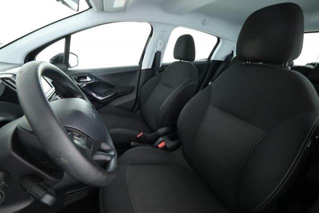 Peugeot 208 image 9