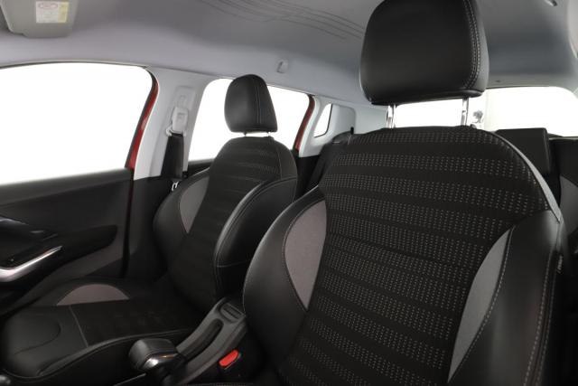 Peugeot 2008 image 3