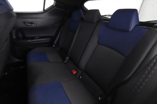 Toyota C-Hr image 6