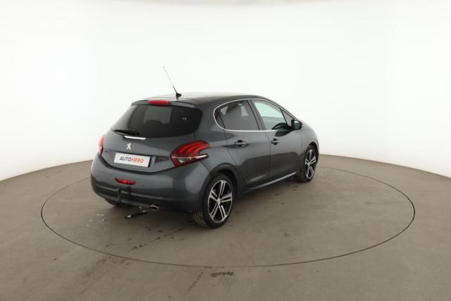 Peugeot 208 image 1