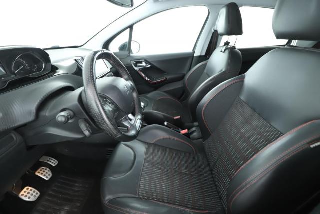 Peugeot 208 image 8