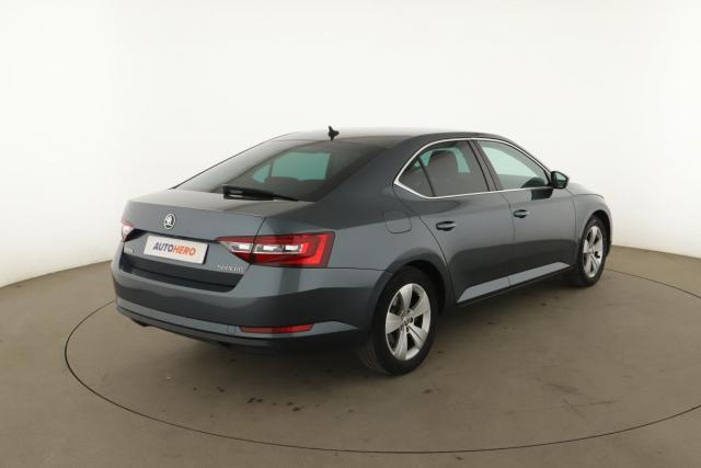 Skoda Superb image 2