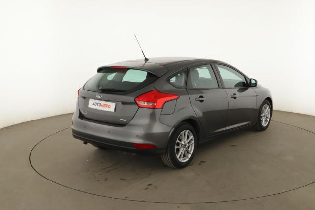 Ford Focus image 9