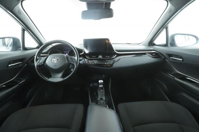 Toyota C-Hr image 7
