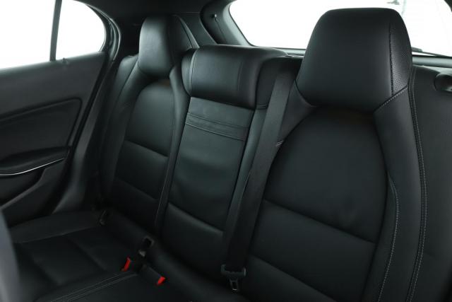 Mercedes Benz Gla image 8