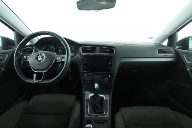 Volkswagen Golf image 6