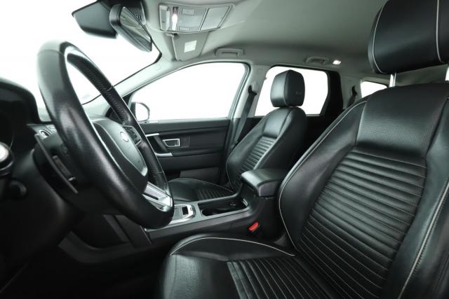 Land Rover Discovery Sport image 2