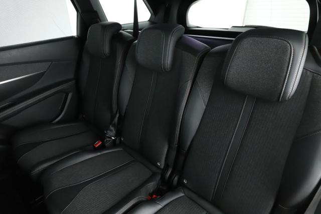 Peugeot 5008 image 2