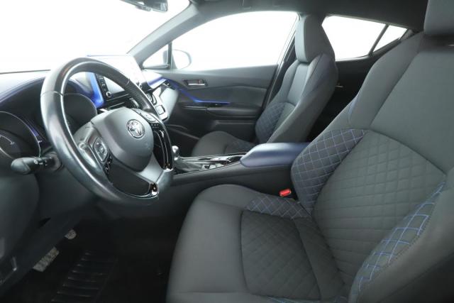Toyota C-Hr image 8