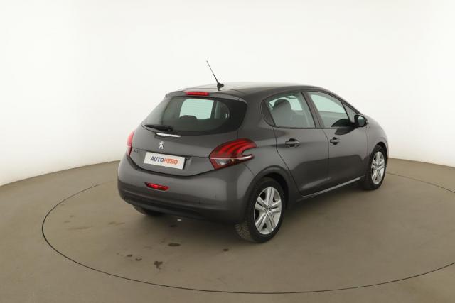 Peugeot 208 image 1