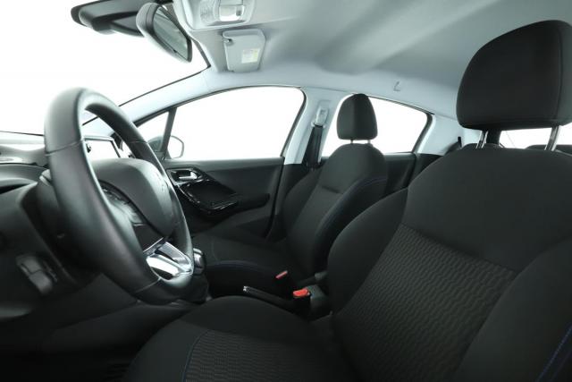 Peugeot 208 image 6