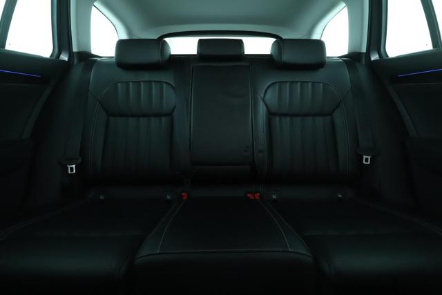 Skoda Superb Combi image 9
