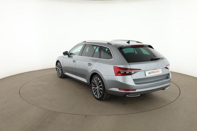 Skoda Superb Combi image 2
