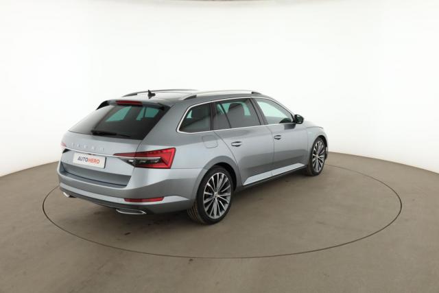 Skoda Superb Combi image 7