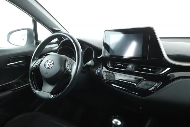 Toyota C-Hr image 6