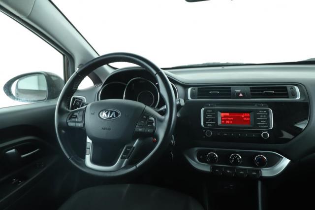 Kia Rio image 7