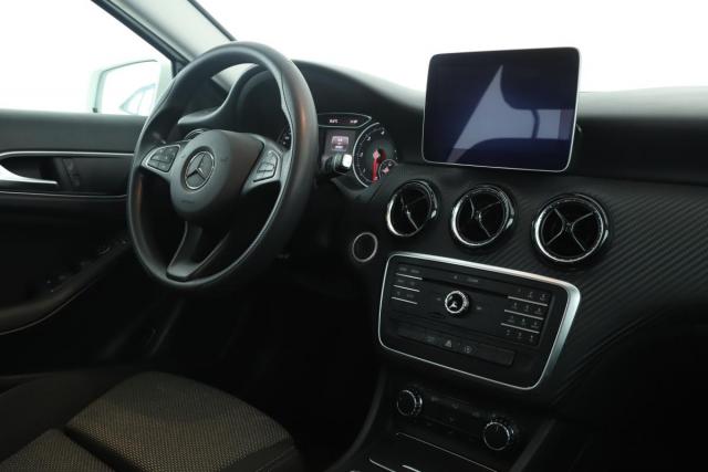 Mercedes Benz Gla image 7