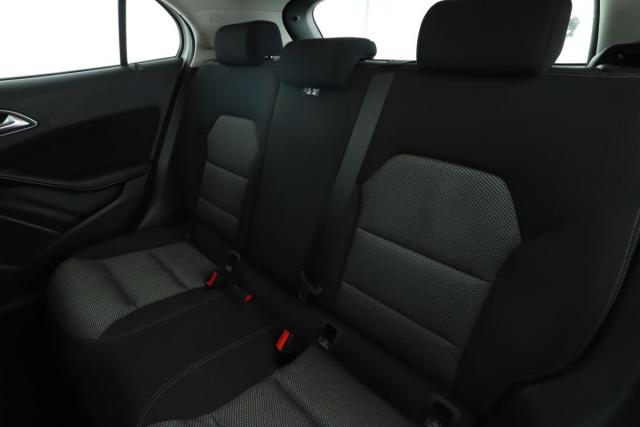 Mercedes Benz Gla image 8