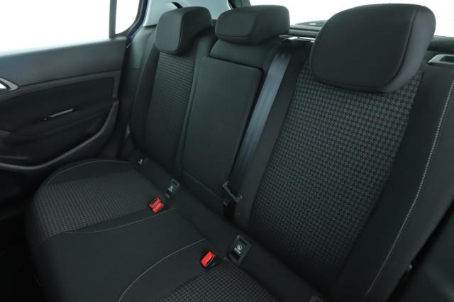 Peugeot 308 image 8