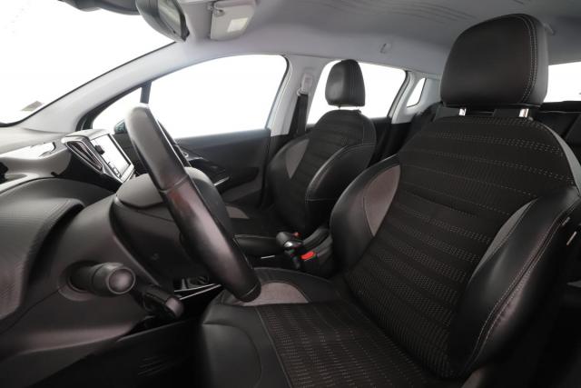 Peugeot 2008 image 1