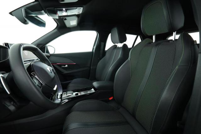 Peugeot 2008 image 8