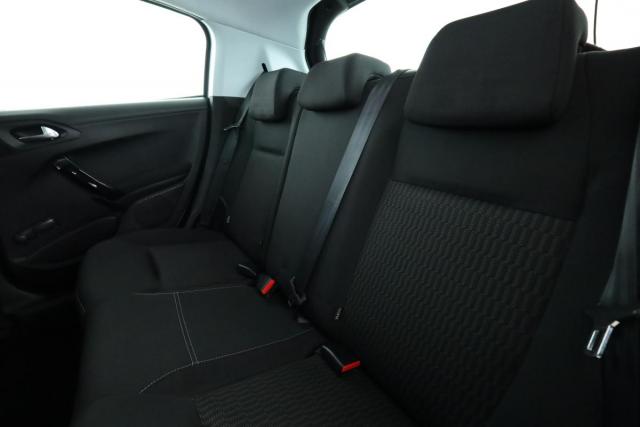 Peugeot 208 image 9