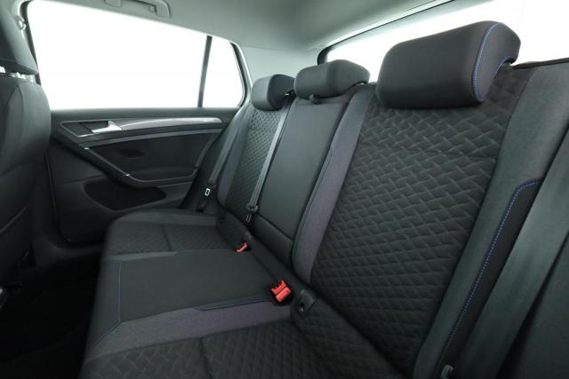 Volkswagen Golf image 9