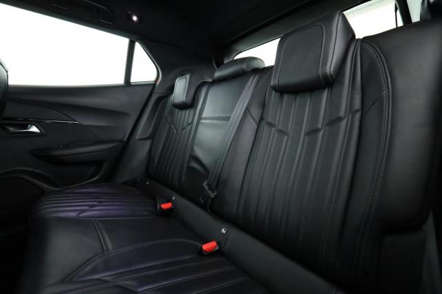 Peugeot 2008 image 8