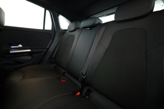 Mercedes Benz Gla image 8