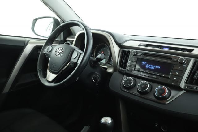 Toyota Rav4 image 8