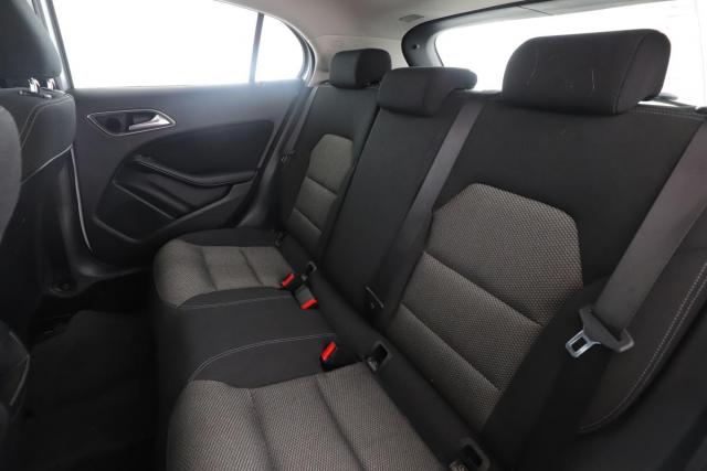 Mercedes Benz Gla image 9