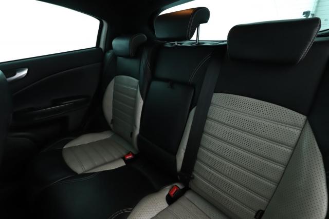 Alfa Romeo Giulietta image 9