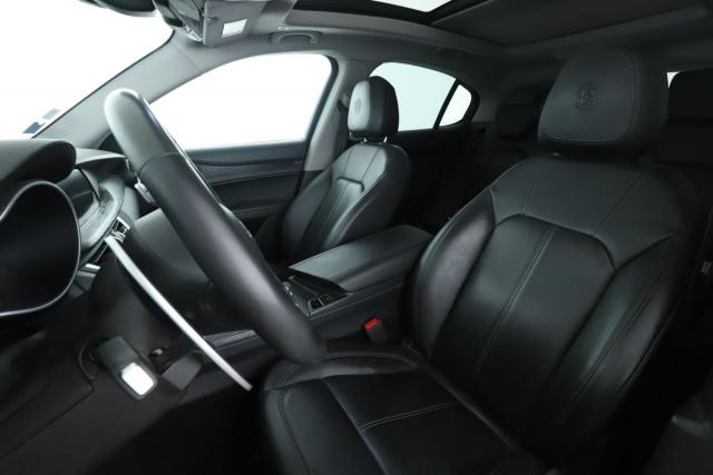 Alfa Romeo Stelvio image 9