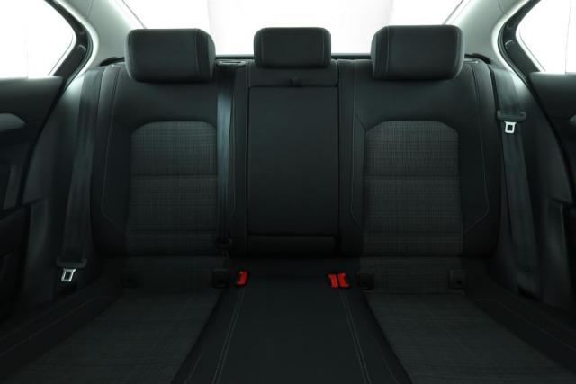 Volkswagen Passat image 2