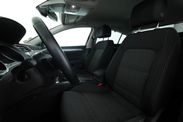 Volkswagen Passat image 7