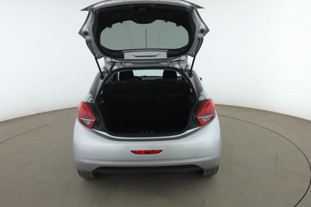 Peugeot 208 image 6