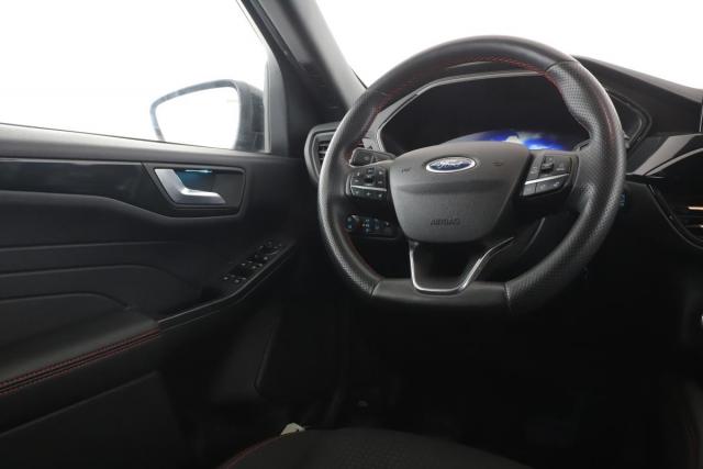 Ford Kuga image 2
