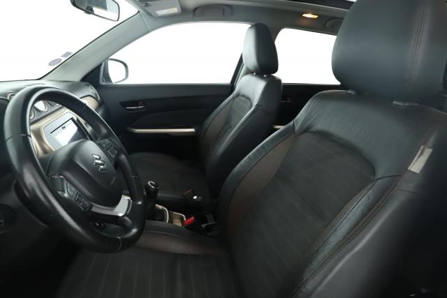 Suzuki Vitara image 4