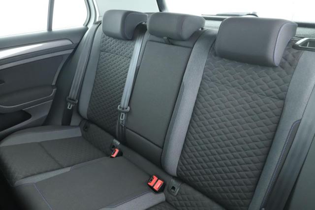 Volkswagen Golf image 4