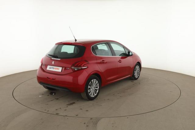 Peugeot 208 image 3