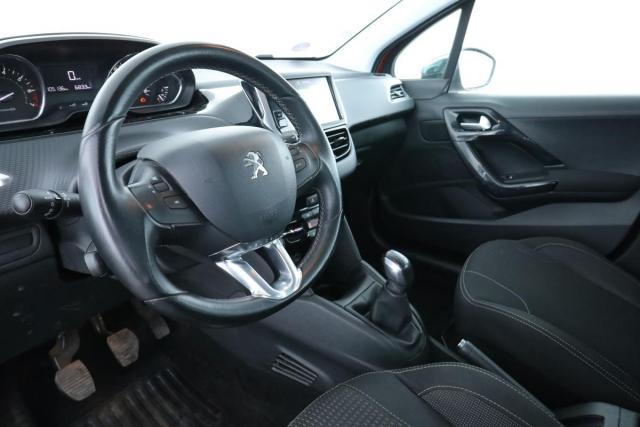 Peugeot 208 image 5
