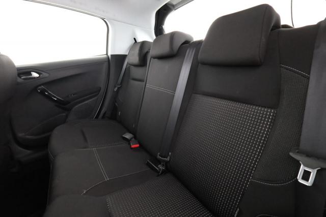 Peugeot 208 image 6
